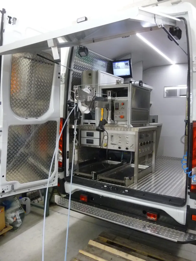 Rear equipment module of an ITV specialty vehicle with integrated measurement systems